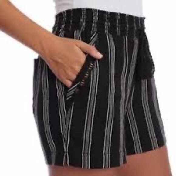Briggs New York Womens Pull-On Shorts Size M Black White Stripe Pockets - Picture 2 of 6